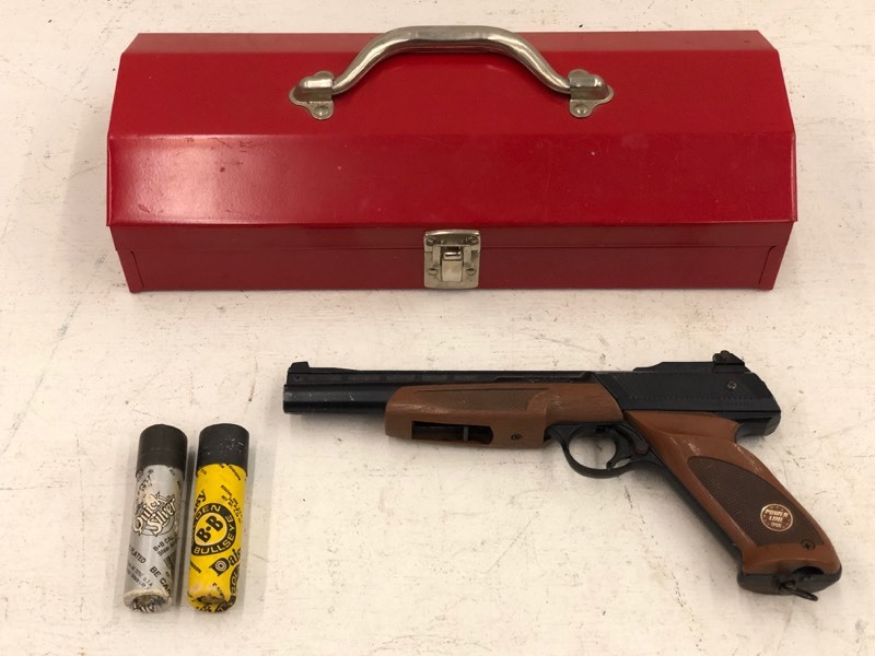 lot 30 image: Daisy PowerLine BB-Pistol