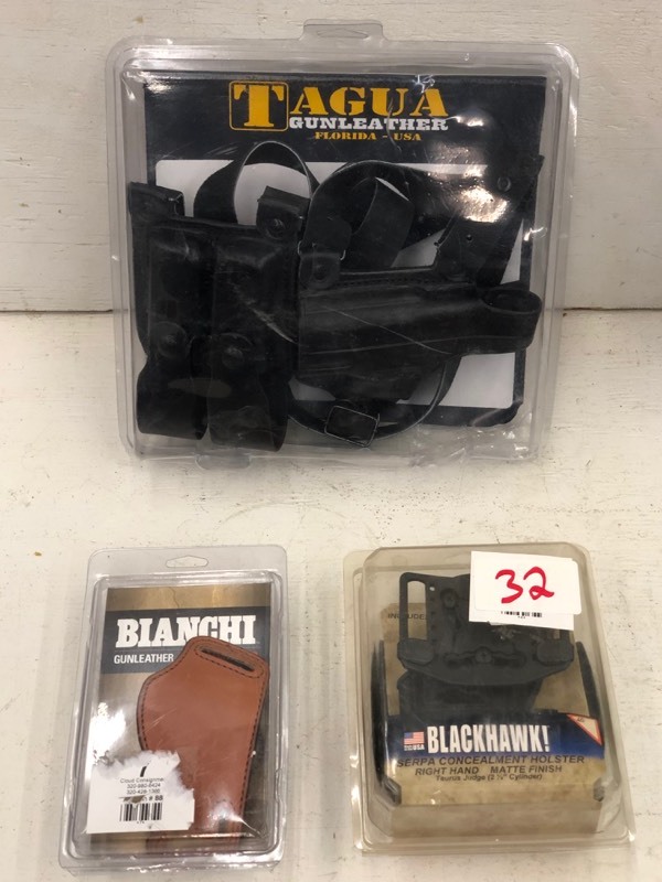 lot 32 image: Lot Of Pistol Holsters