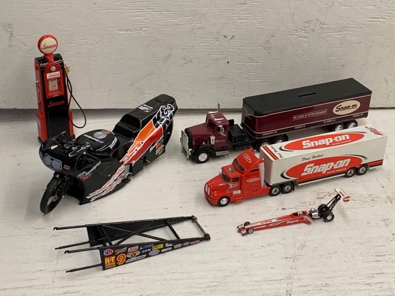 lot 100 image: Box Of Die-Cast Collectibles