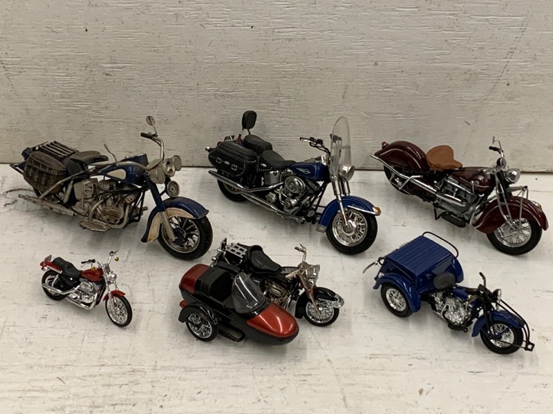 lot 101 image: Box Of Die-Cast Motorcycles