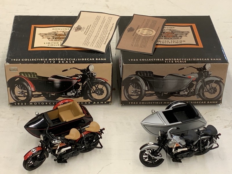 lot 103 image: (2) Harley Davidson Die-Cast Motorcycles