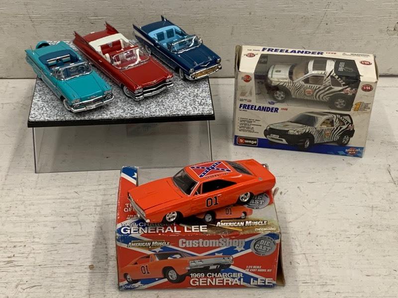 lot 106 image: Lot Of (5) Assorted Die-Cast Cars