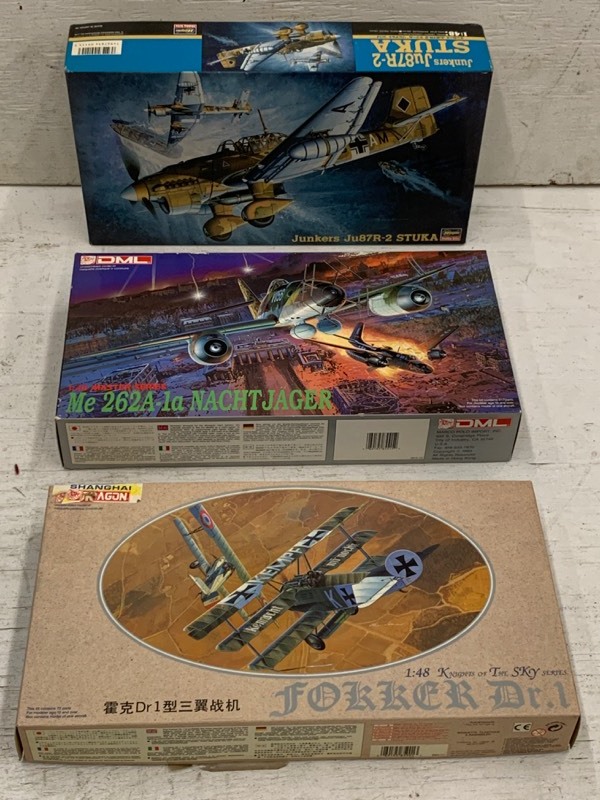 lot 116 image: (3) Aircraft Scale Model Kits