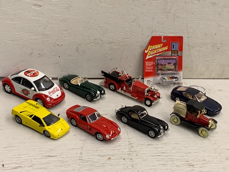 lot 121 image: Assorted Die-Cast Trucks  Cars  Etc