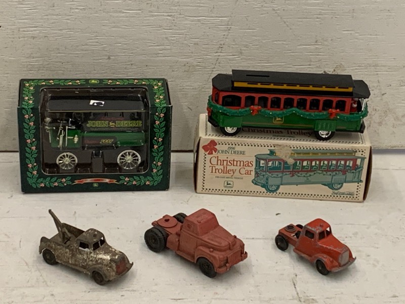 lot 122 image: Assorted Die-Cast Collectibles & Miniature Car Set