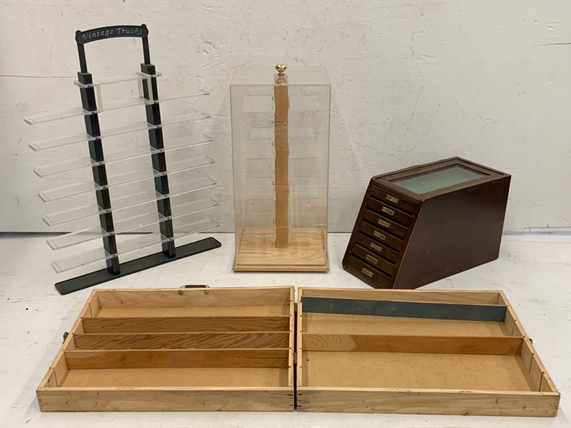 lot 127 image: Collectors Chest, Display Cased & Shelves, Etc