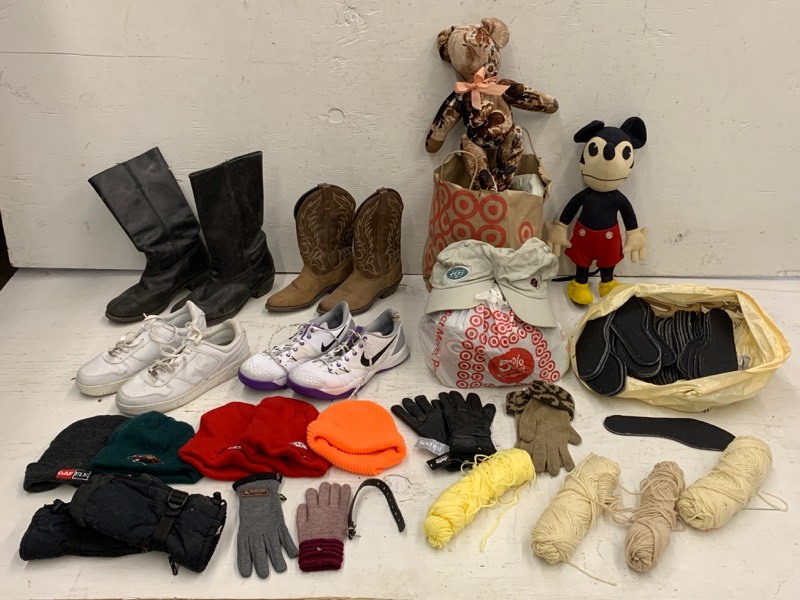 lot 130 image: Assorted Footwear, Hats. Gloves, Boots, Etc