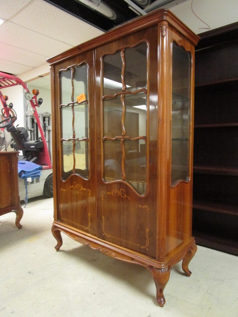 Ornate European Style China Cabinet Ornate European Style