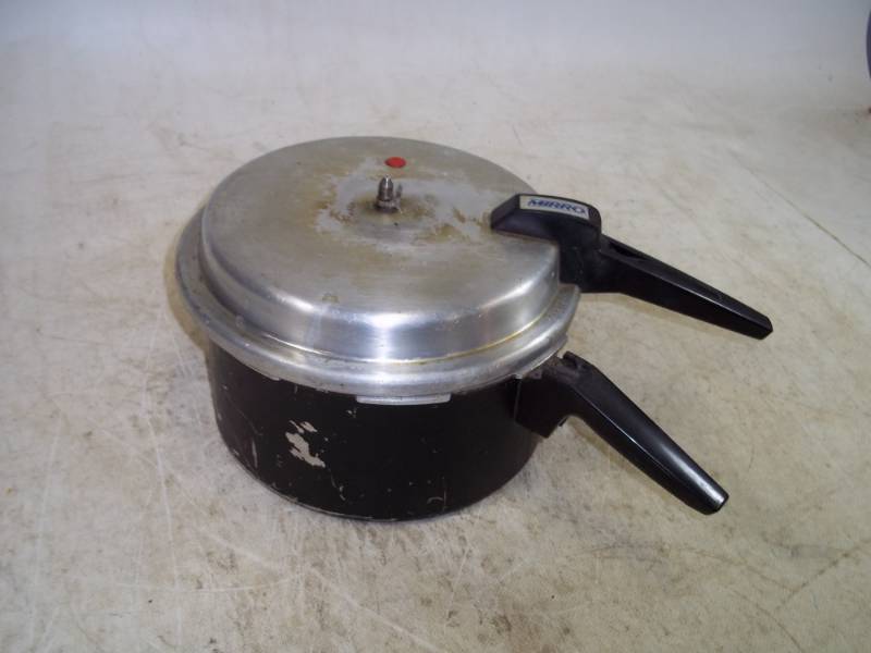 lot 110 image: Pressure Cooker