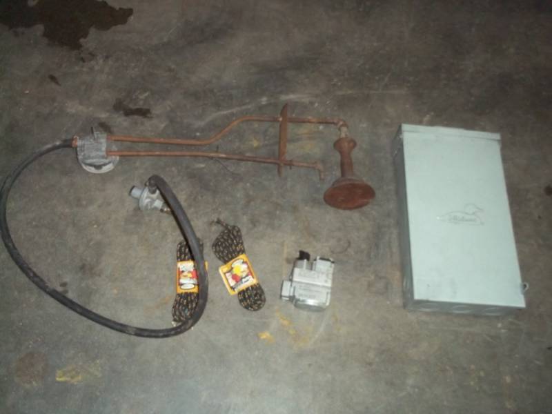 lot 114 image: Power Switch box, Burners, Regulator and cords