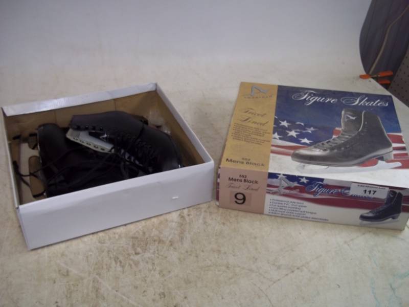 lot 117 image: Mens Figure Skates Size 9 in box