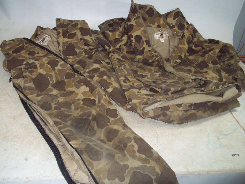 lot 132 image: Hunting Coat Medium and Bibs Small