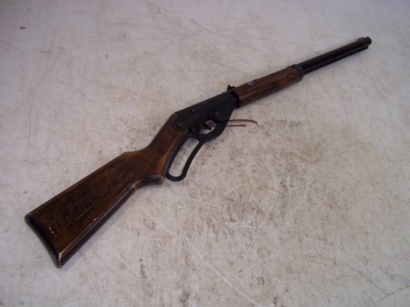 lot 139 image: Daisy BB Gun