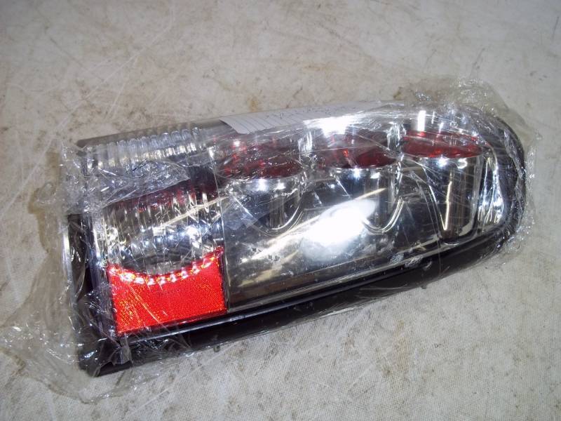 lot 147 image: 1995-2001 Tail light for Chevy or GMC Truck