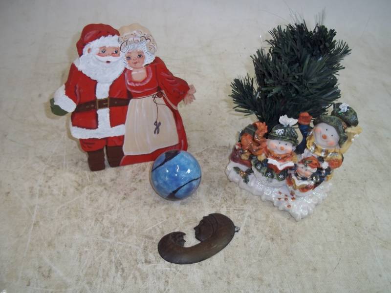 lot 160 image: Fiber Optic Snowmen, AVP Ornament, Christmas Plaques