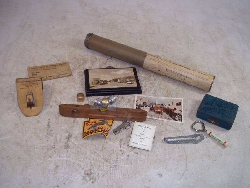 lot 164 image: Fergus Falls Advertising, Pig Forceps, Level, Duck Tags, etc.