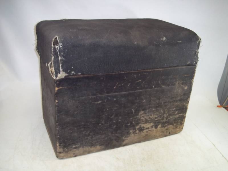 lot 9 image: Vintage Great Northern Railroad Engineer Bench