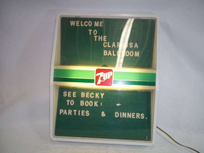 lot 65 image: Vintage 7-UP Lighted Sign