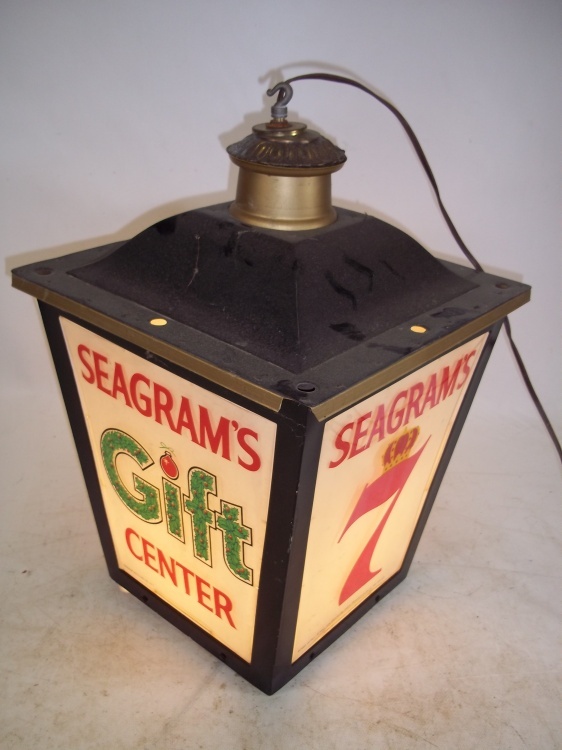 lot 66 image: Vintage Rotating Seagrams 7 Store Display Light Working