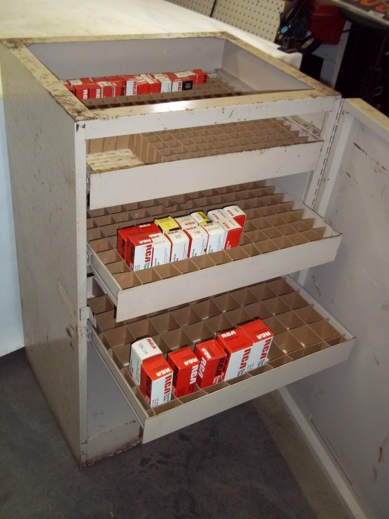 lot 70 image: Heavy Duty Electronic Tube Cabinet with tubes 40  tubes