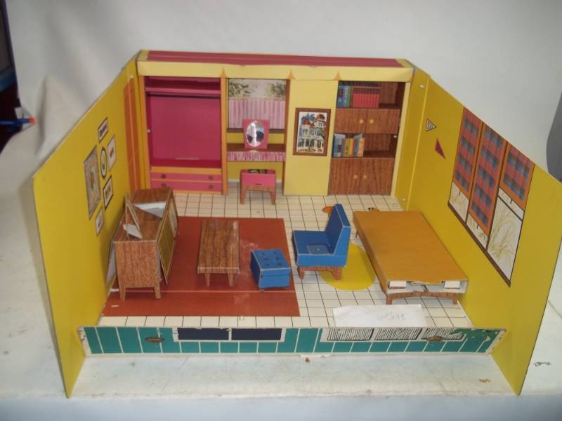 lot 83 image: Barbie Dream House