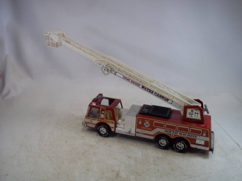 lot 90 image: Toy Fire Engine