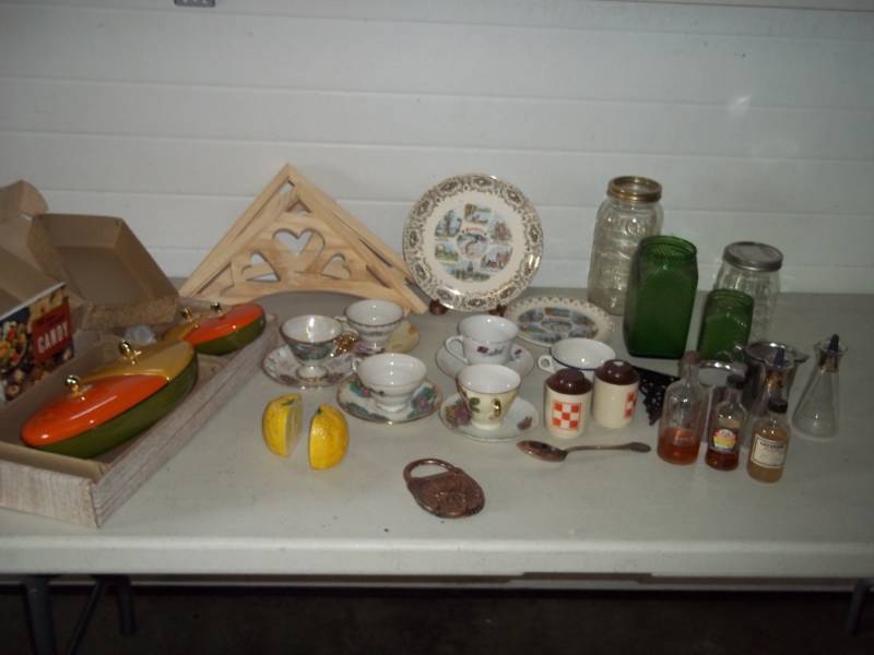 lot 96 image: Tea Cups, vintage Glass ware and never used retro serving dishes