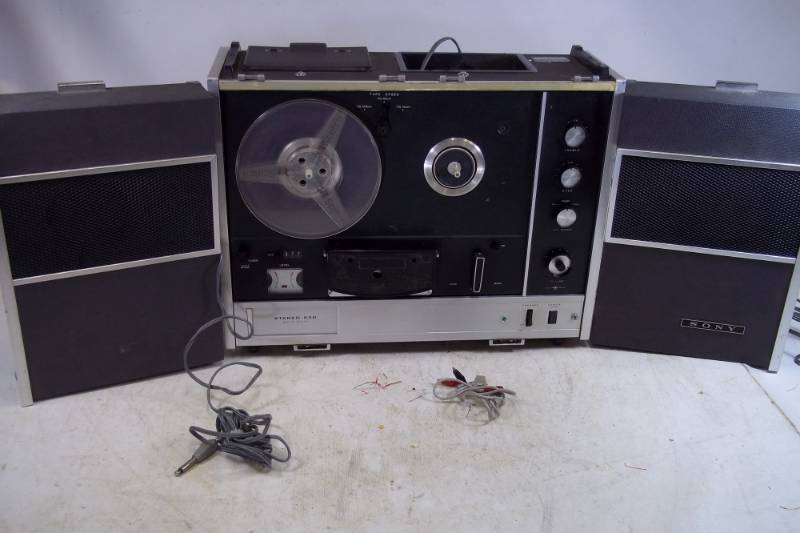 lot 99 image: Sony Reel to Reel Player powers up