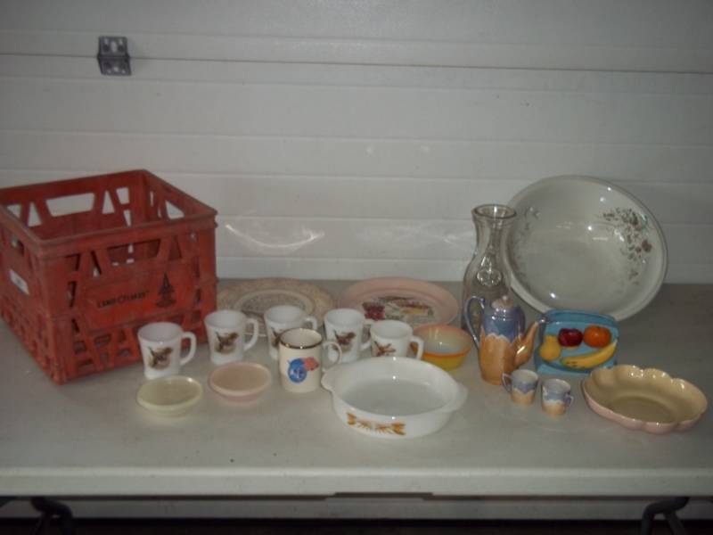 lot 100 image: Vintage Glassware Lot