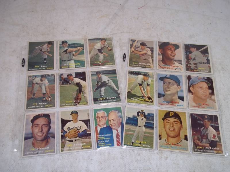 lot 12 image: 1957 Topps Baseball Cards