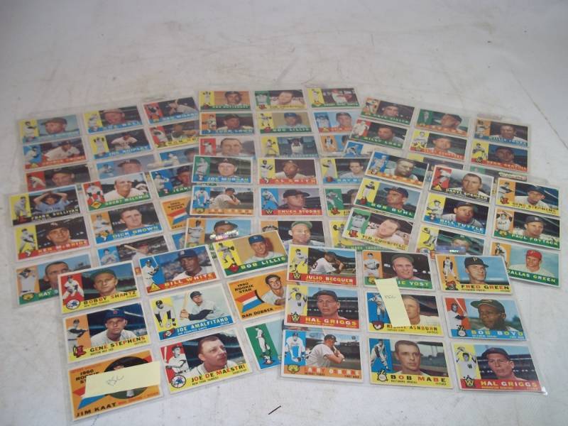 lot 16 image: 1960 Topps Baseball 70  Cards