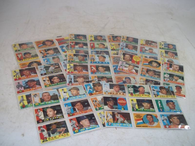 lot 17 image: 1960 Topps Baseball 70  Cards