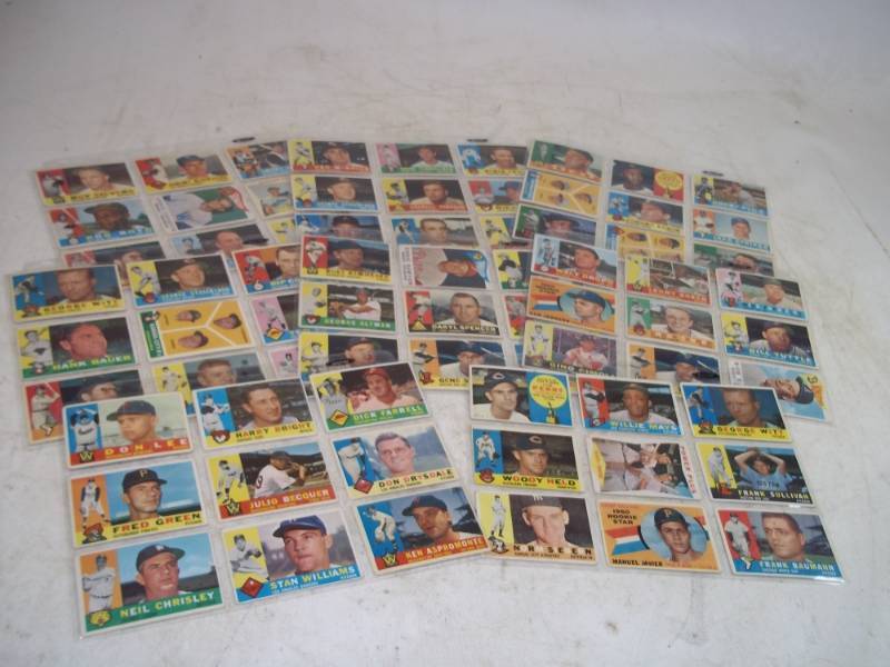 lot 19 image: 1960 Topps Baseball 70  Cards