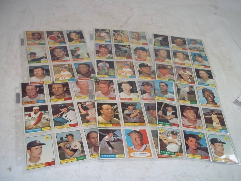 lot 20 image: 1961 Topps Baseball 65  Cards