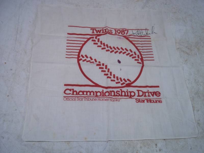 lot 46 image: Minnesota Twins Kent Hrbek Autographed Homer Hankie