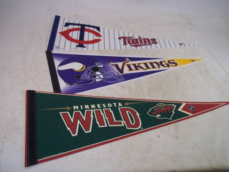 lot 47 image: Minnesota Sports Team Pennants Mint