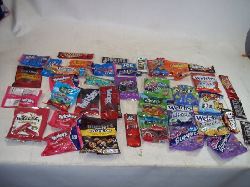 lot 184 image: Candy and Snack Lot Shelf Pulls past Best Buy Date