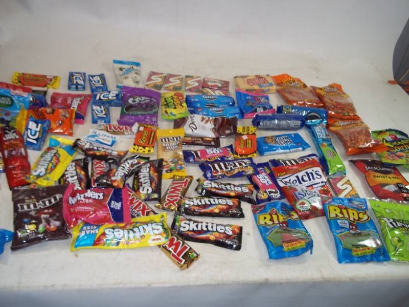 lot 188 image: Candy and Snack Lot Shelf Pulls past Best Buy Date