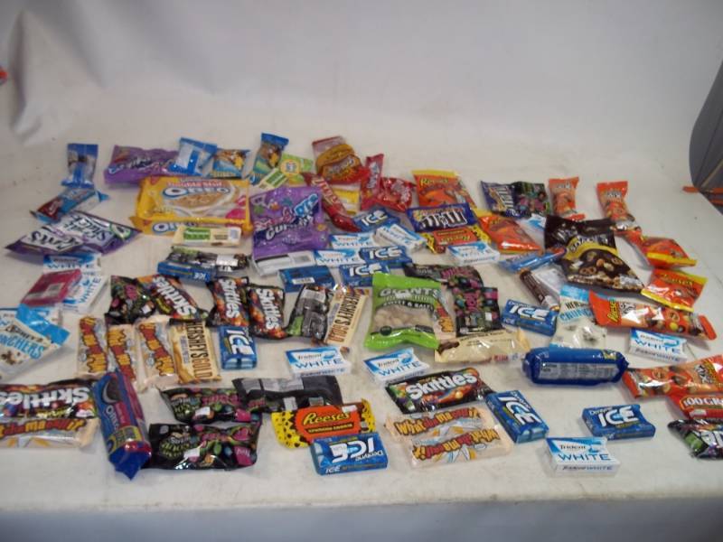 lot 191 image: Candy and Snack Lot Shelf Pulls past Best Buy Date