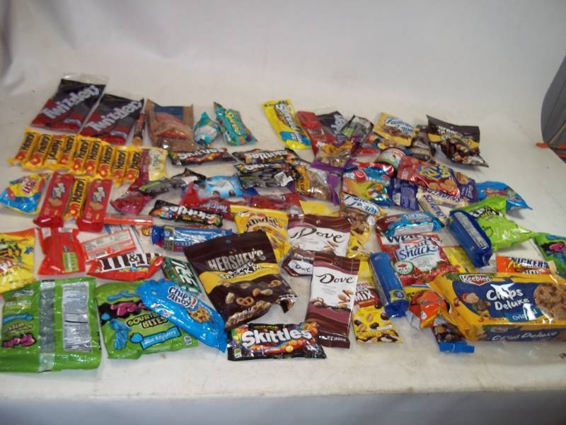 lot 192 image: Candy and Snack Lot Shelf Pulls past Best Buy Date