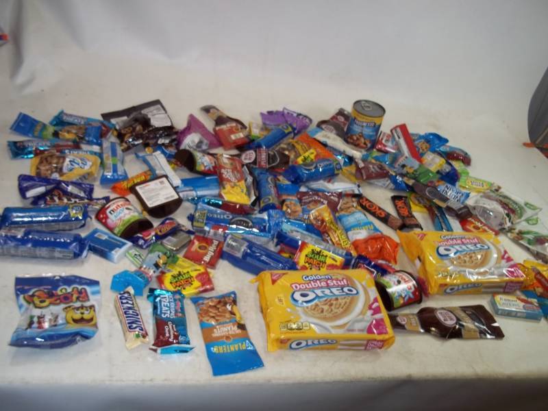 lot 194 image: Candy and Snack Lot Shelf Pulls past Best Buy Date