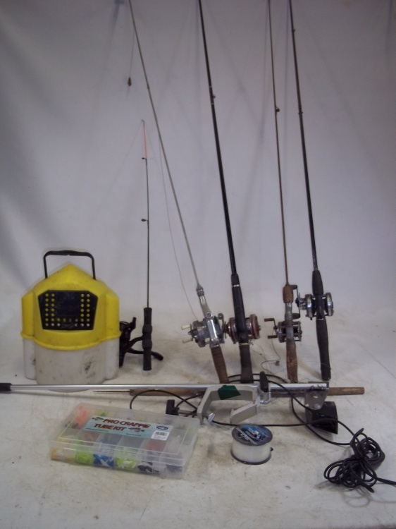 lot 231 image: Fishing Lot with Vintage rods and equipment
