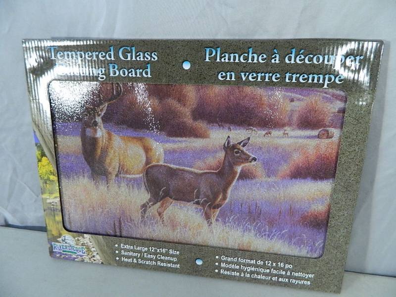 lot 23 image: New Tempered Glass Deer Cutting Board