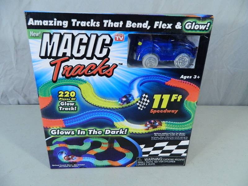 lot 32 image: New Magic Tracks Set
