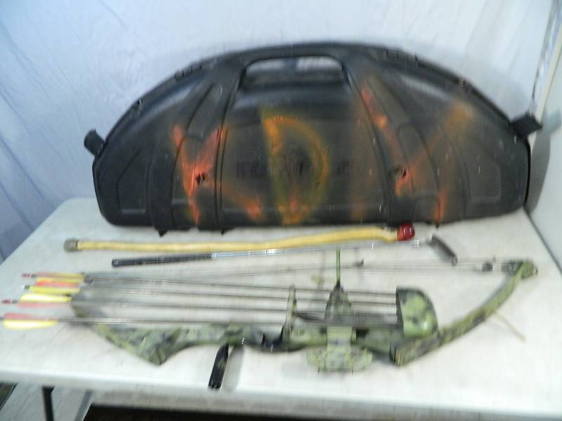 lot 63 image: Hunting Bow and Bow Case