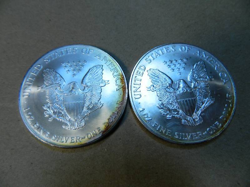 lot 71 image: Qty 2 - Walking Liberty Silver Dollars