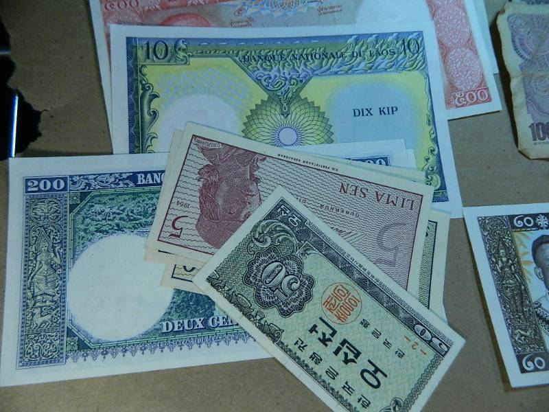 lot 76 image: Assorted Foreign Currency