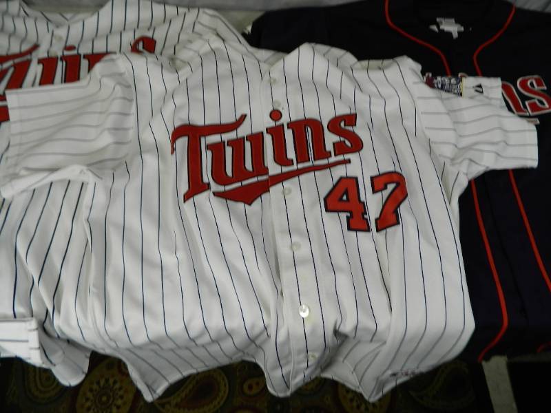 lot 98 image: Minnesota Twins Baseball Jerseys