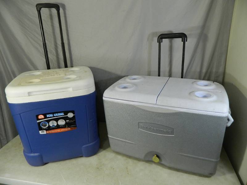lot 117 image: 2 Coolers with Wheels