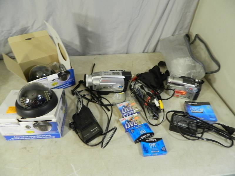 lot 127 image: Security Cameras, Video Cameras, Etc
